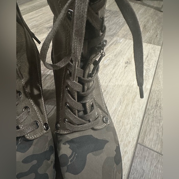 Guess Boots - Picture 5 of 12